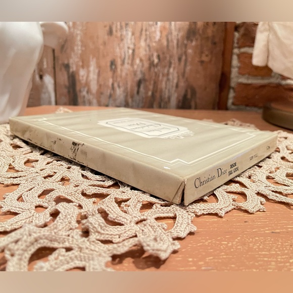 SOLD! 3 PAIR Vintage Les Bas Christian Dior Stockings Desoie Sleek Ivory Sz 10.5 - Picture 9 of 12